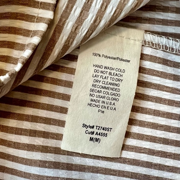 Tan and white seersucker top, size medium, short, flutter sleeve - Picture 4 of 4